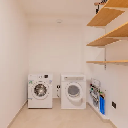 Apy - Grand Neuf Avec Terrasse, 6 En-suite , Wifi, Balcon, Etc * 레게츠