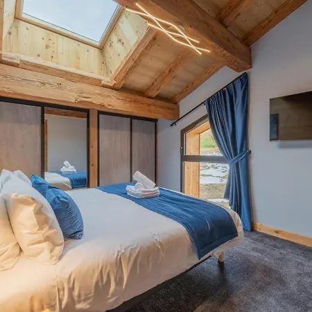 Apy - Grand Neuf Avec Terrasse, 6 En-suite , Wifi, Balcon, Etc Chalet