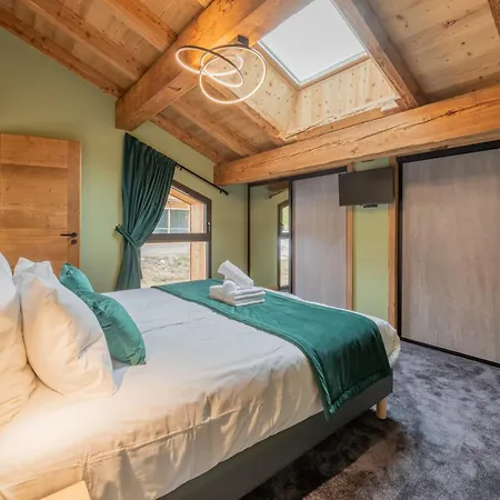 Apy - Grand Neuf Avec Terrasse, 6 En-suite , Wifi, Balcon, Etc Chalet